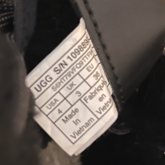 Black Ugg snow boots - Picture 2 of 2